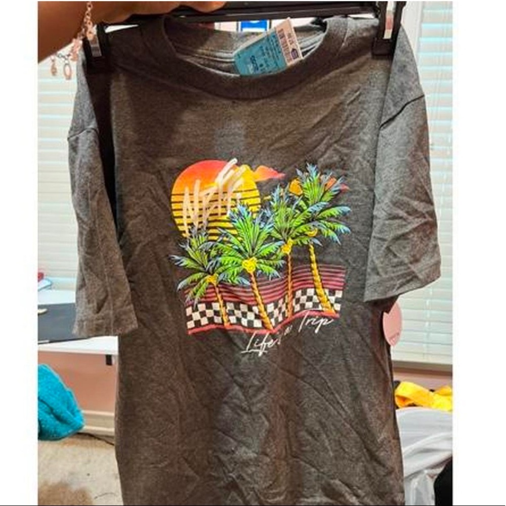 Cute graphic tee! 
#graphictee #tshirt #shirt #cuteshirt #cutetshirt